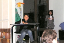 (2007-12) Timothy presente Le petit Prince a l'ecole